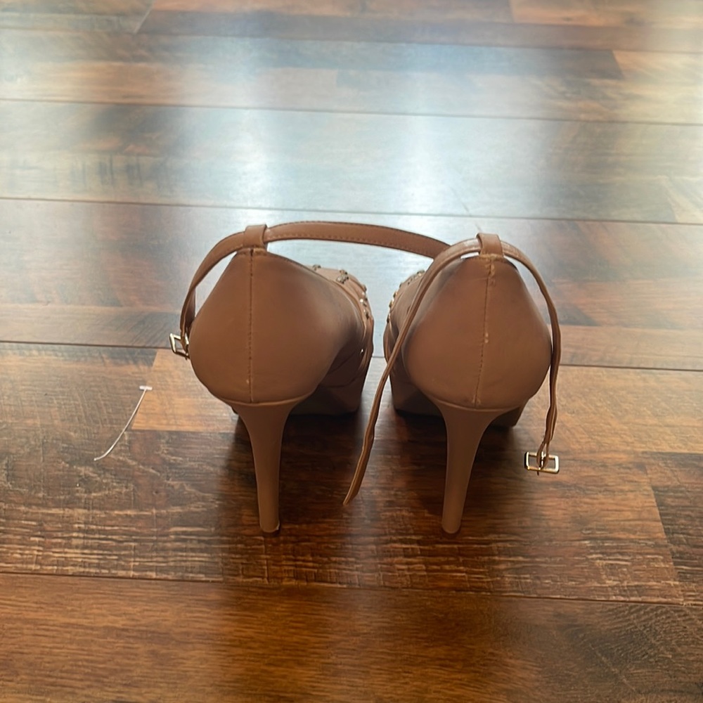Jennifer Lopez size 9.5